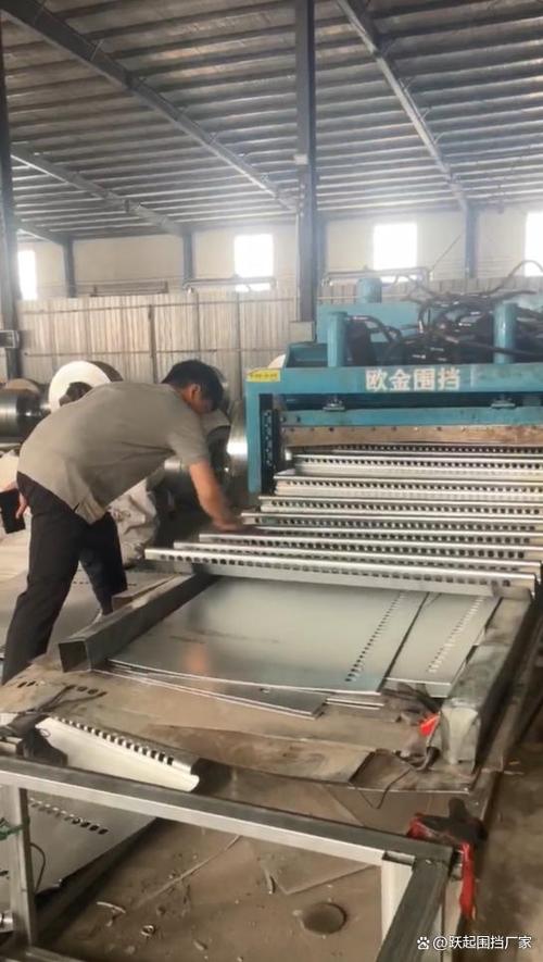 黑龙江百叶围挡工厂生产的产品通常具备以下特点:材质以镀锌钢板为主